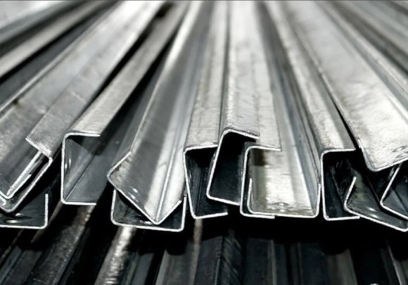 Швеллер гнутый 220х170х8 равнополочный