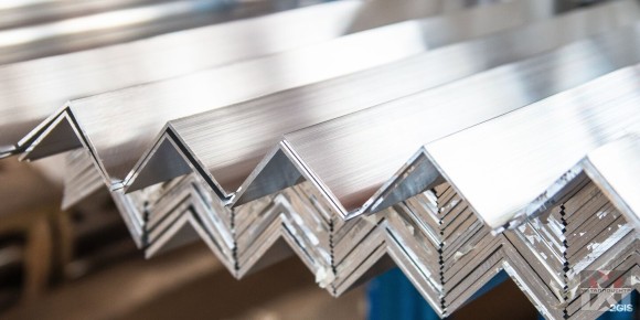 Уголок гнутый нержавеющий 70х70х2 AISI 304 Уголок гнутый нержавеющий 70х70х2 AISI 304